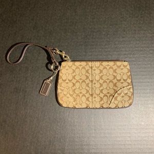 COACH: icon wristlet